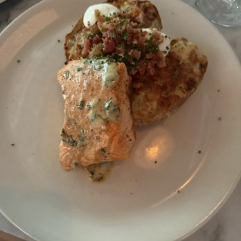 Social Kitchen & Bar - Salmon - New American Near Me - Birmingham, Michigan