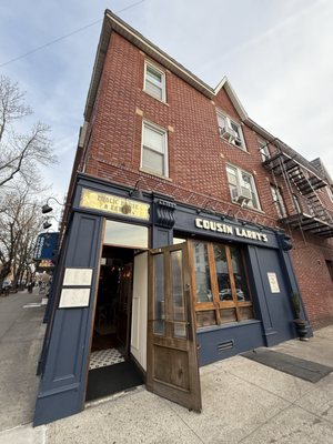 Cousin Larry's by null