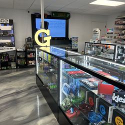 Essentials Vape and Smoke Shop - Display fixtures with top brands