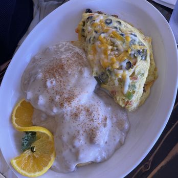 Carlton Corners - Ramiro omelette with biscuits & gravy - Burgers Near Me - Carlton, Oregon
