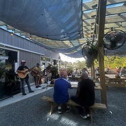Live music, great atmosphere. Live music, great atmosphere.