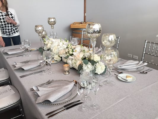 Entertaining Company by null