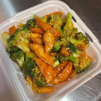 Yung's Kitchen - Peking chicken - Chinese Near Me - Holly, Michigan