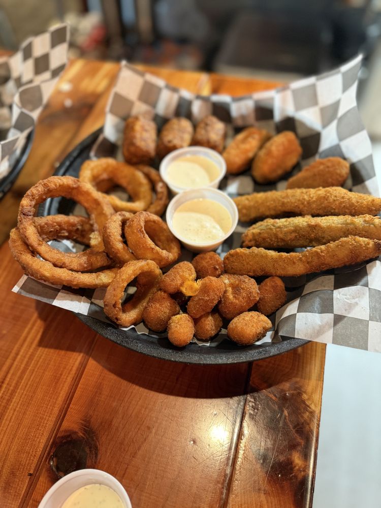 Custer's Last Meal Logo