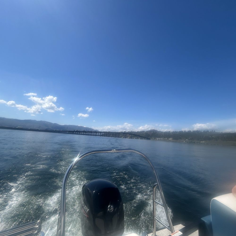 Sip and Anchor - Okanagan Lake - Wine Tours Near Me - Kelowna, British Columbia Sip and Anchor - Okanagan Lake - Wine Tours Near Me - Kelowna, British Columbia