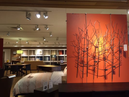 Crate & Barrel by null