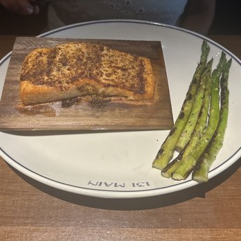 131 MAIN Restaurant - Salmon with asparagus - American Near Me - Cornelius, North Carolina