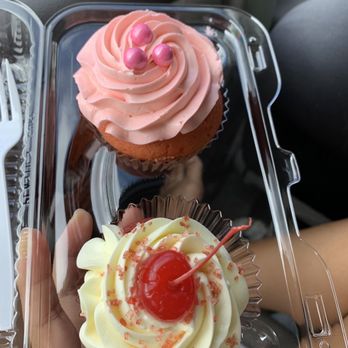 Liliha Bakery - Guava & red velvet cupcake - Bakeries Near Me - Honolulu, Hawaii Liliha Bakery - Guava & red velvet cupcake - Bakeries Near Me - Honolulu, Hawaii