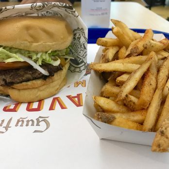 Guy Fieri's - Cheeseburger & fries - Pizza Near Me - Cancún, ROO