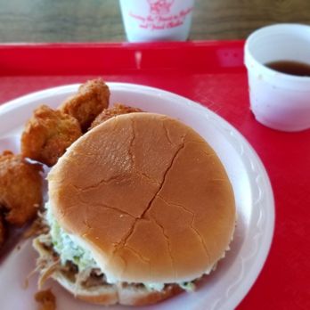 Bar-B-Que Hut - Simple fare, simple presentation - Barbeque Near Me - Fayetteville, North Carolina