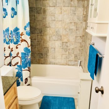 ABC Handyman Hawaii - Nice clean fresh looking bathroom after Johns painting - Handyman Near Me - Honolulu, Hawaii ABC Handyman Hawaii - Nice clean fresh looking bathroom after Johns painting - Handyman Near Me - Honolulu, Hawaii