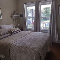 Mattress Firm Valparaiso - Queen size stearns and foster firm pillow top