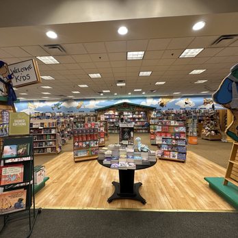 Barnes & Noble - Bookstores Near Me - Pembroke Pines, Florida