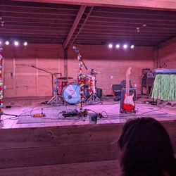 DeepRoots Vineyards - Stage area