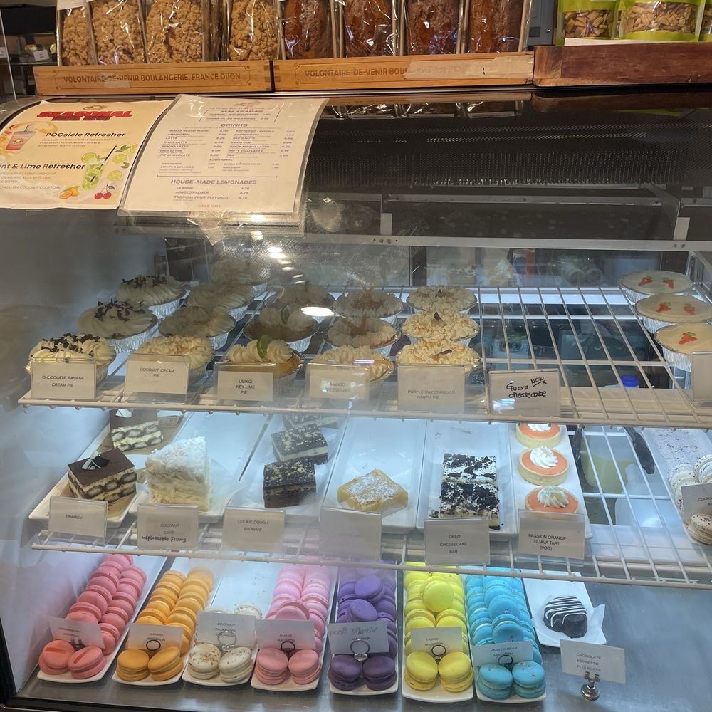 Sugar Beach Bake Shop - Display - Bakeries Near Me - Kihei, Hawaii