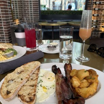 3 Arts Club Cafe at RH Chicago - American breakfast - Cafes Near Me - Chicago, Illinois 3 Arts Club Cafe at RH Chicago - American breakfast - Cafes Near Me - Chicago, Illinois