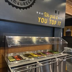 Fuddruckers - Add your own toppings!