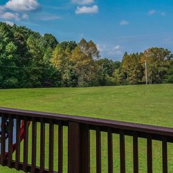 Grandview Lodge and Resort - Beautiful back lawn