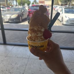 Banana milk swirl w coconut flakes! Banana milk swirl w coconut flakes!