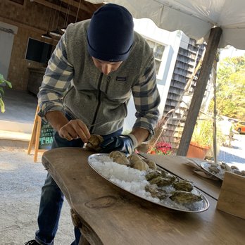 Glidden Point Oyster Farms - Shucking - Seafood Markets Near Me - Edgecomb, Maine Glidden Point Oyster Farms - Shucking - Seafood Markets Near Me - Edgecomb, Maine