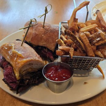 Park West Tavern - Hanger Steak Sandwich - New American Near Me - Ridgewood, New Jersey Park West Tavern - Hanger Steak Sandwich - New American Near Me - Ridgewood, New Jersey