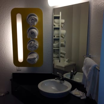 Motel 6 - Unique bathroom - Hotels Near Me - Missoula, Montana
