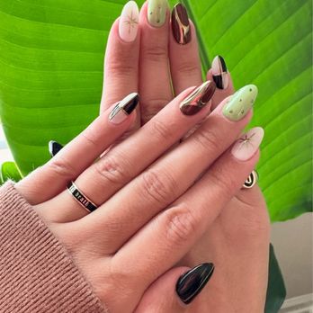 Charming Nail Lounge - Nail Salons Near Me - Newport Beach, California