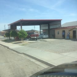 Chuy's Car Wash - Wash bay