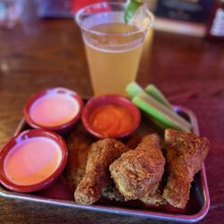 Jason Aldean’s Kitchen + Bar - A Fantastic chicken wings