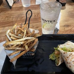 TK Tavern - Camillus - Chicken wrap with fries