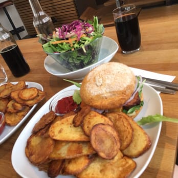 Weinschenke - Vegan burger fries and salat (and premium cola) - Burgers Near Me - Vienna, 9