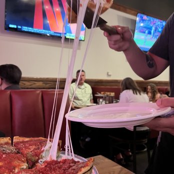 Giordano's - Pizza Near Me - Chicago, Illinois
