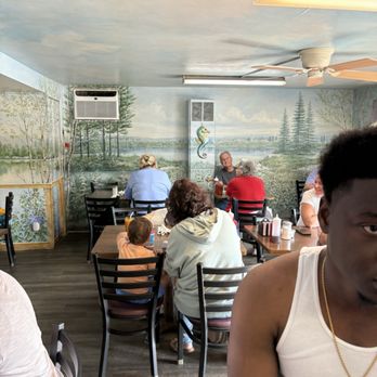 Mel's Raspberry Patch - Small dining room - New American Near Me - Sanford, Maine