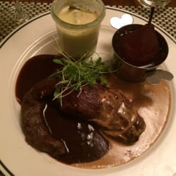 Brasserie du Heysel - Suggestie: Hazenrug met knolselderpuree en een warm peertje in veenbessensaus.
