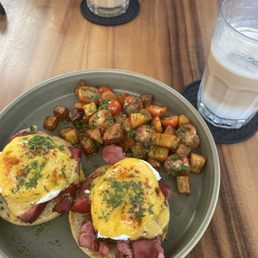 Excellent breakfast with fantastic service! Smoked tuna eggs Benedict Excellent breakfast with fantastic service! Smoked tuna eggs Benedict