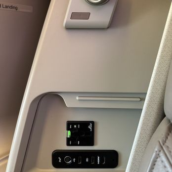 Singapore Airlines - Charging station and reading light - Airlines Near Me - San Francisco, California Singapore Airlines - Charging station and reading light - Airlines Near Me - San Francisco, California