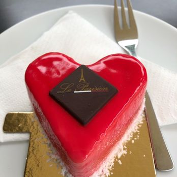 Le Parisien - Raspberry tart / Himbeertörtchen / Entremet Framboise - Cafes Near Me - Hamburg, HH