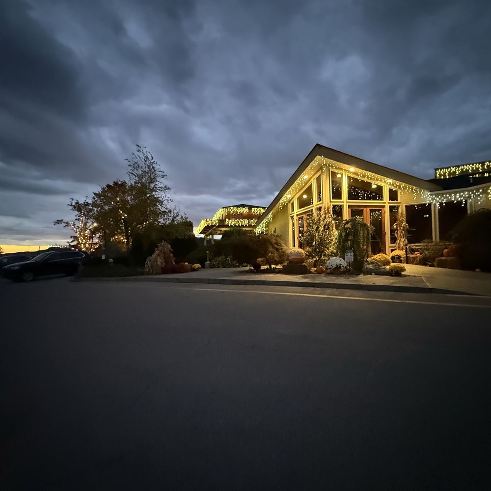 Half Moon - New American Near Me - Dobbs Ferry, New York