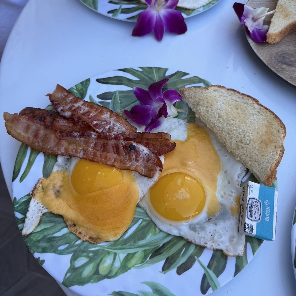 Hawaiian Aroma Caffe - Sunny side up with cheese and delicious crispy bacon - Cafes Near Me - Honolulu, Hawaii