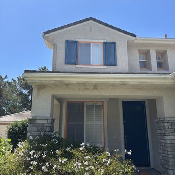 Lugo Painting - Before: Discolored shutters. Streaks. - Painters Near Me Lugo Painting - Before: Discolored shutters. Streaks. - Painters Near Me