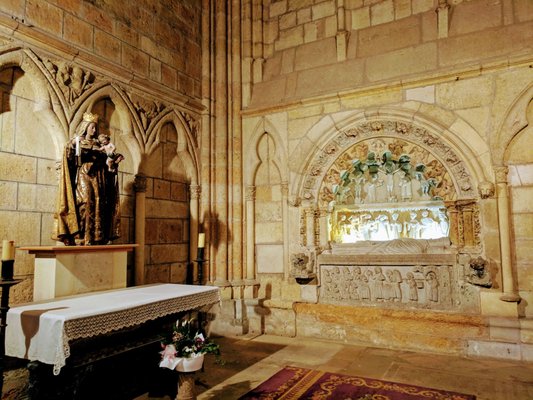 León Cathedral by null