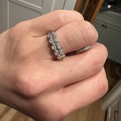 Harsh "bow tie" effect in these oval stones, especially harsh in center stones