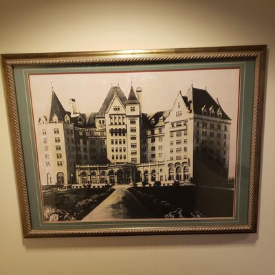 Fairmont Hotel Macdonald by null