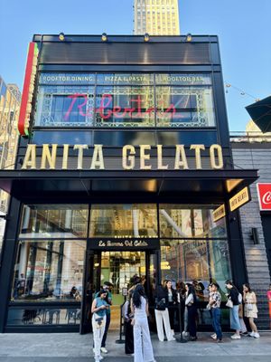 Anita La Mamma del Gelato by null