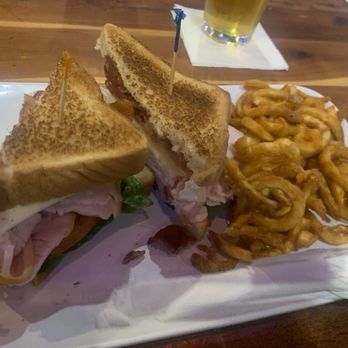 Rusty's Raw Bar and Grill - Estero - Bars Near Me - Estero, Florida