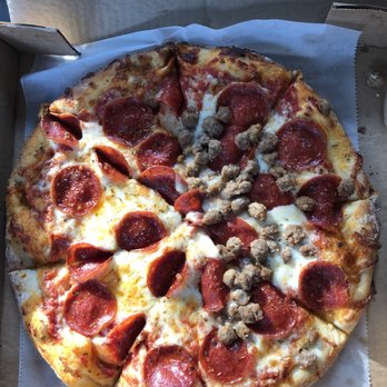 Mariner Pizza - Looks great, not much flavor though and almost no sauce at all. :( - Pizza Near Me - Myrtle Beach, South Carolina Mariner Pizza - Looks great, not much flavor though and almost no sauce at all. :( - Pizza Near Me - Myrtle Beach, South Carolina
