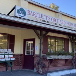 Bartlett's Orchard - Entrance