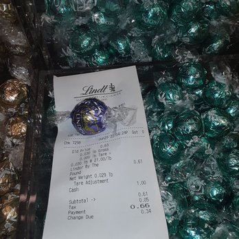 Lindt Chocolate Shop - Delicious blueberry - this was my low sweet day so I only bought 1 piece. - Chocolatiers & Shops Near Me - New York, New York Lindt Chocolate Shop - Delicious blueberry - this was my low sweet day so I only bought 1 piece. - Chocolatiers & Shops Near Me - New York, New York