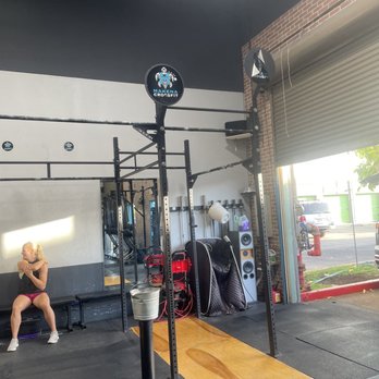 Makena CrossFit - Equipment rig - Gyms Near Me - Kihei, Hawaii Makena CrossFit - Equipment rig - Gyms Near Me - Kihei, Hawaii