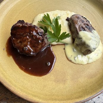 Meat On Ocean - Filet mignon medallions two ways, on the left with Bordelaise sauce, on the right with Béarnaise sauce - both amazing - Steakhouses Near Me - Santa Monica, California Meat On Ocean - Filet mignon medallions two ways, on the left with Bordelaise sauce, on the right with Béarnaise sauce - both amazing - Steakhouses Near Me - Santa Monica, California